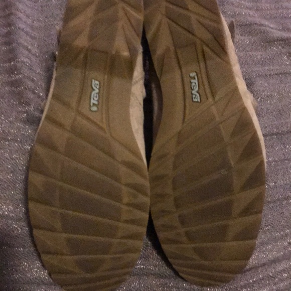 Teva Weatherproof Booties - Picture 2 of 4
